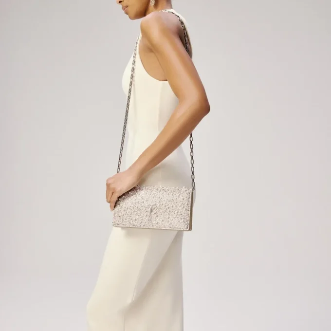 Bettina – Clutch – Wildleder, Strass und Perlen – Silber Bettina – Clutch – Wildleder, Strass und Perlen – Silber