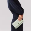 Bettina – Geldbörse mit Kette – Lamm-Nappaleder – Haiiro Bettina – Geldbörse mit Kette – Lamm-Nappaleder – Haiiro