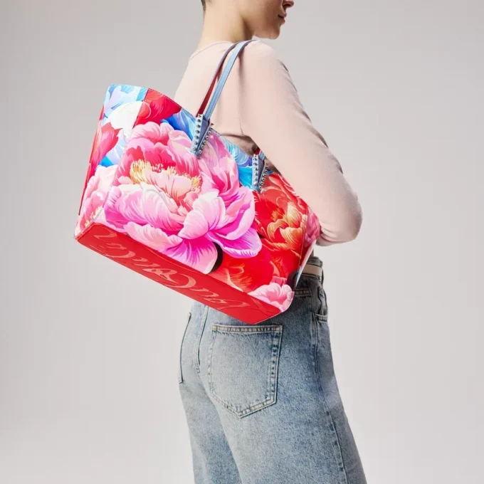 Cabata Small – Tote Bag – Kalbsleder mit Peonien-Print – Mehrfarbig Cabata Small – Tote Bag – Kalbsleder mit Peonien-Print – Mehrfarbig