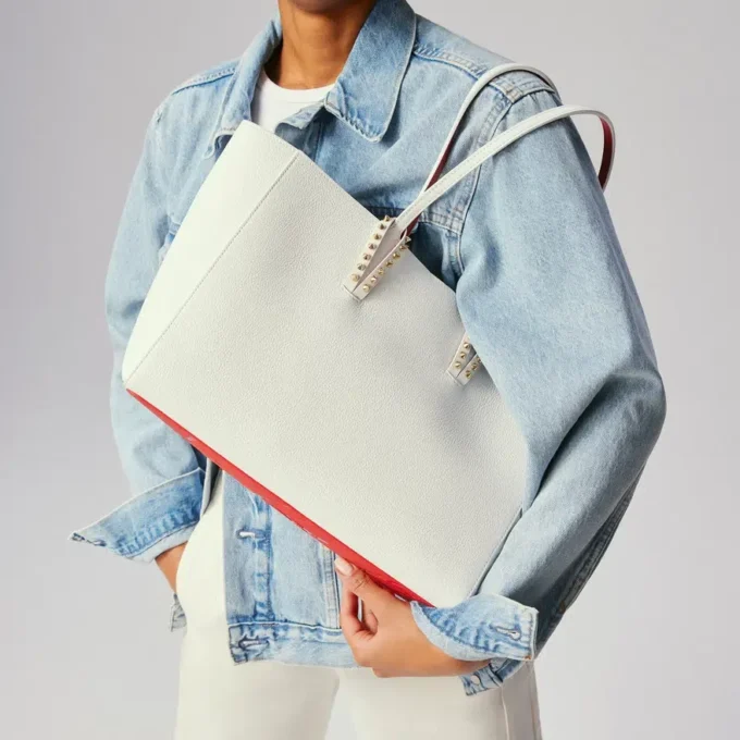 Cabata Small – Tote Bag – Weiches Kalbsleder und Spikes – Bianco