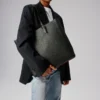 Cabata – Tote Bag – Kalbsleder und Spikes – Schwarz Cabata – Tote Bag – Kalbsleder und Spikes – Schwarz