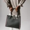 Nastroloubi L – Tote Bag – genarbtes Kalbsleder – Schwarz Nastroloubi L – Tote Bag – genarbtes Kalbsleder – Schwarz