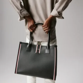 Nastroloubi L – Tote Bag – genarbtes Kalbsleder – Schwarz
