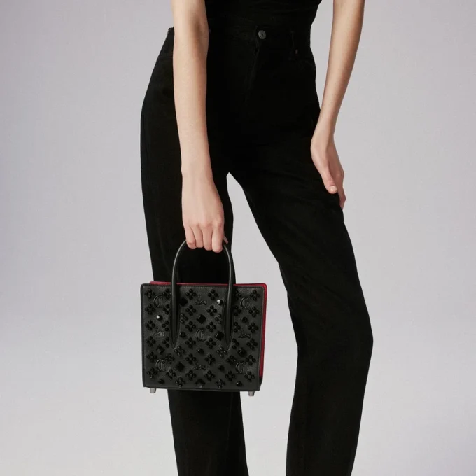 Paloma Mini – Tasche mit Henkel – genarbtes Kalbsleder und Spikes „Loubinthesky“ – Schwarz Paloma Mini – Tasche mit Henkel – genarbtes Kalbsleder und Spikes „Loubinthesky“ – Schwarz