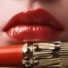 Rouge Stiletto Vinyl Gloss Torrid Peach 530V Torrid Peach – Christian Louboutin Beauty Vereinigte Staaten